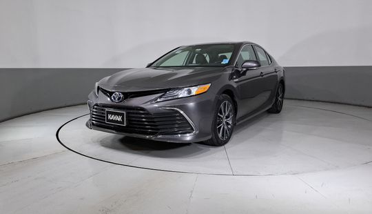 Toyota • Camry