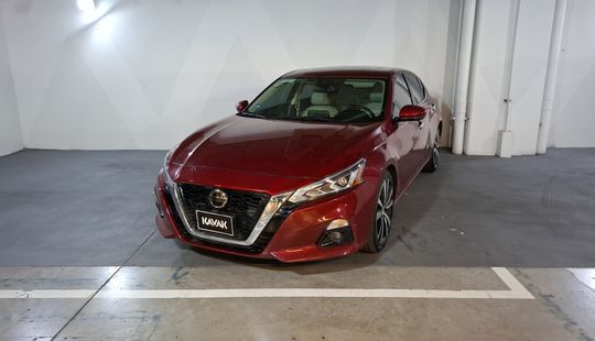 Nissan • Altima