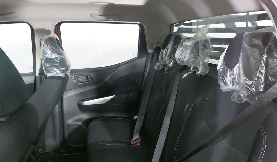 Nissan Np300 2.5 DOBLE CABINA SE AC PAQ SEG Pickup 2020