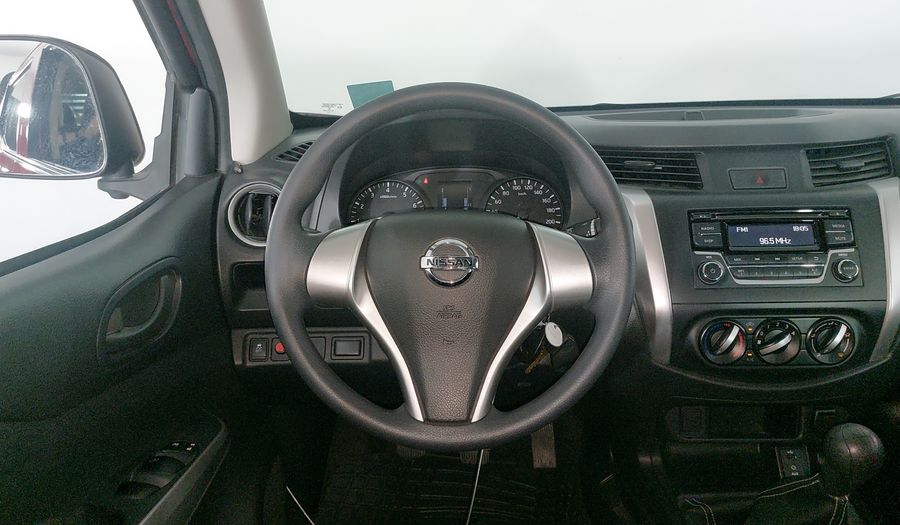 Nissan Np300 2.5 DOBLE CABINA SE AC PAQ SEG Pickup 2020