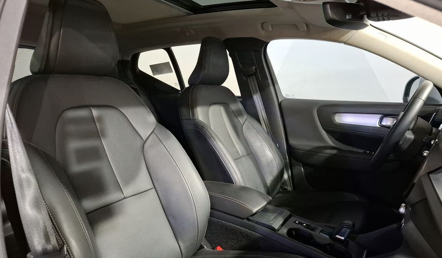 Volvo Xc40 2.0 T4 MOMENTUM AUTO Suv 2021