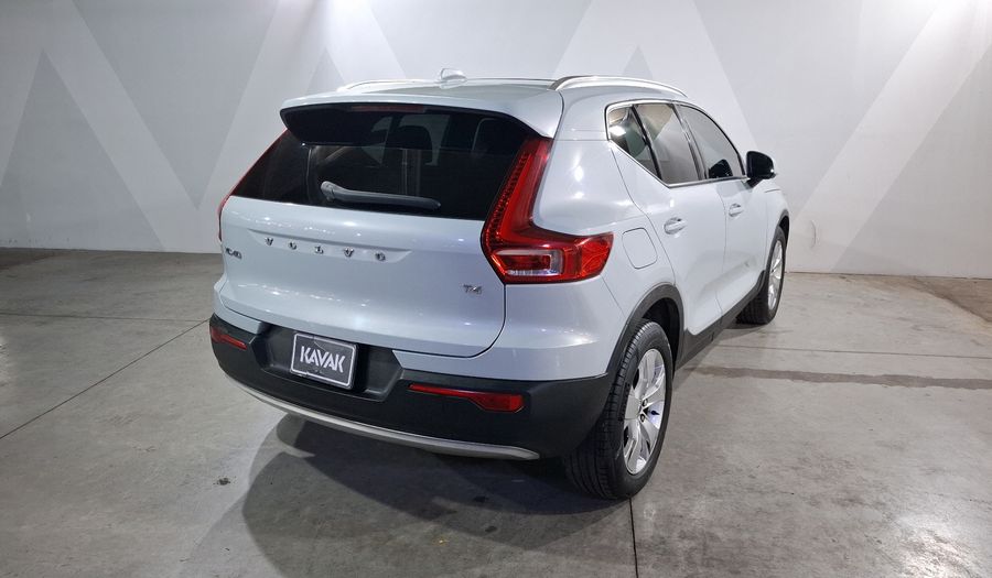 Volvo Xc40 2.0 T4 MOMENTUM AUTO Suv 2021