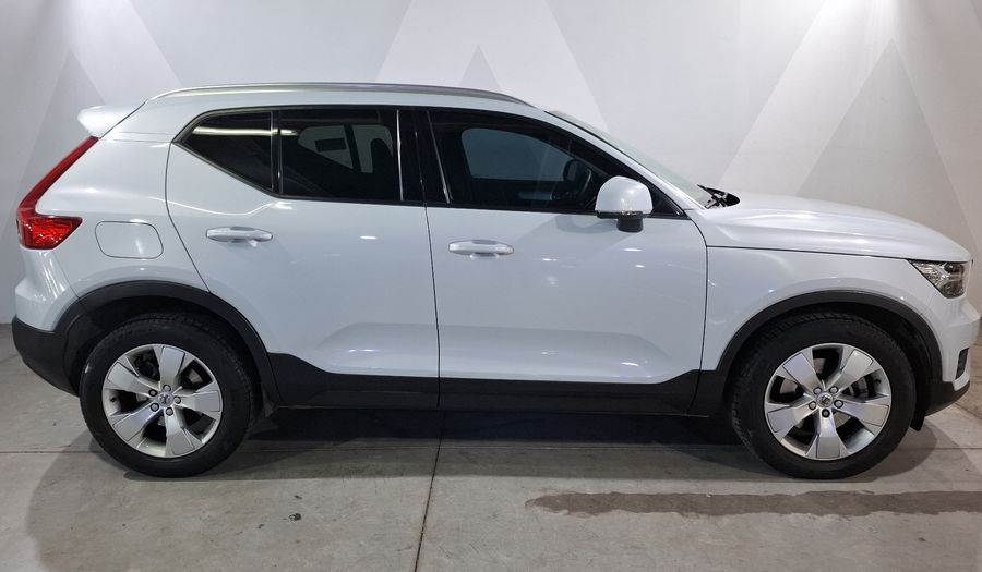 Volvo Xc40 2.0 T4 MOMENTUM AUTO Suv 2021