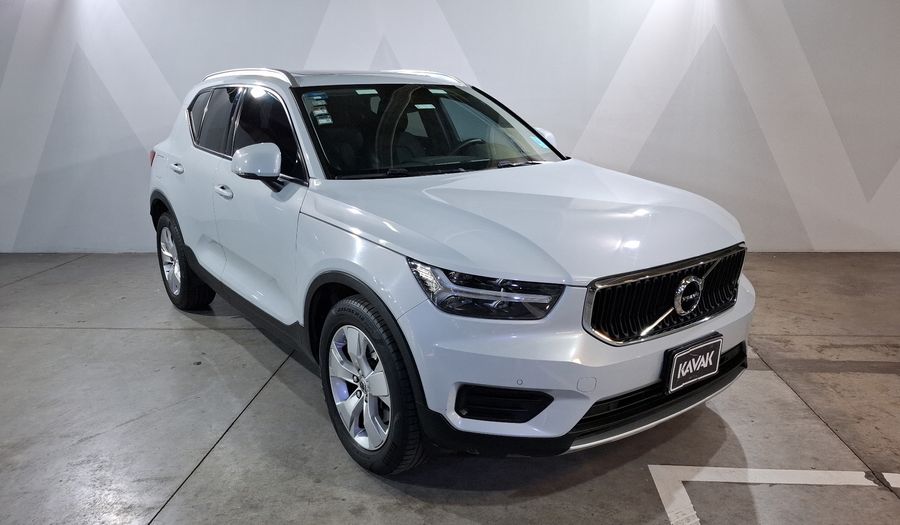 Volvo Xc40 2.0 T4 MOMENTUM AUTO Suv 2021