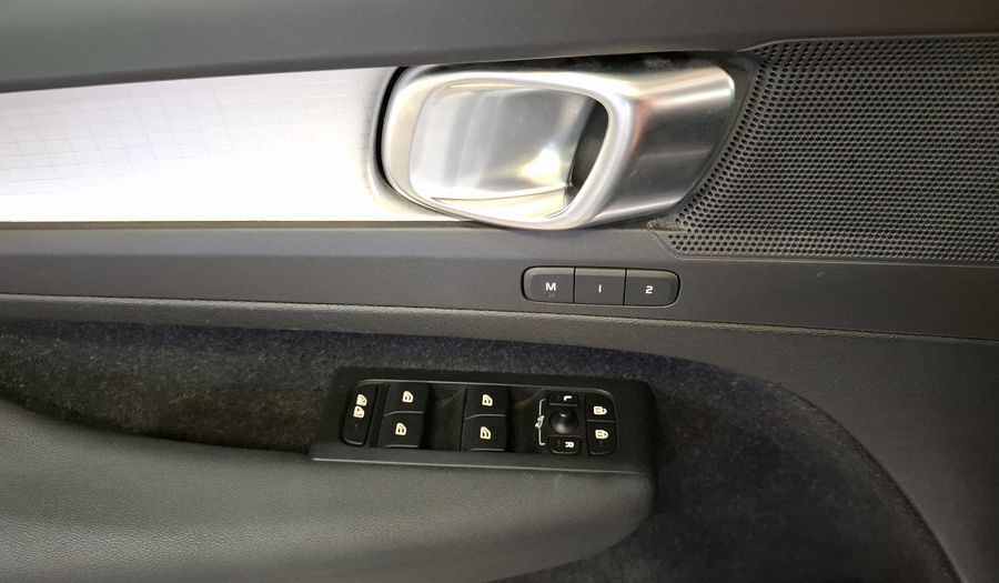 Volvo Xc40 2.0 T4 MOMENTUM AUTO Suv 2021