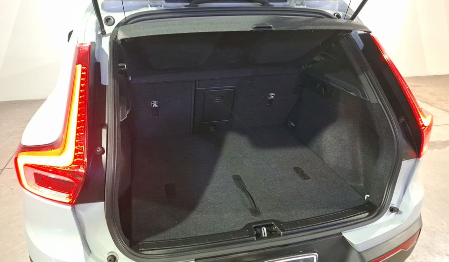 Volvo Xc40 2.0 T4 MOMENTUM AUTO Suv 2021