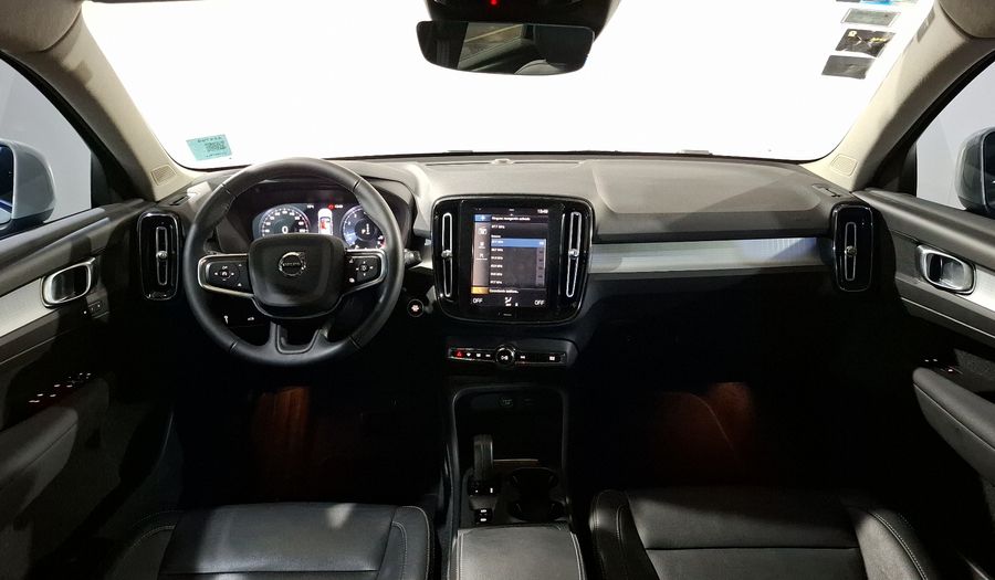 Volvo Xc40 2.0 T4 MOMENTUM AUTO Suv 2021