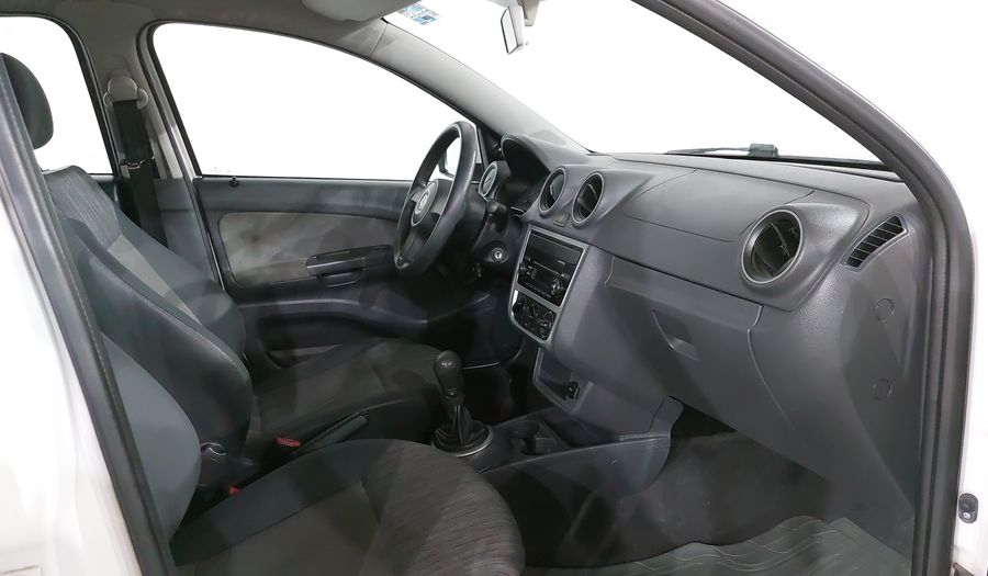 Volkswagen Gol 1.6 CL AC & CD MT Hatchback 2014