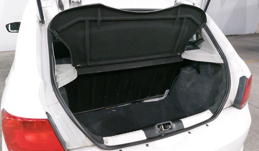 Volkswagen Gol 1.6 CL AC & CD MT Hatchback 2014