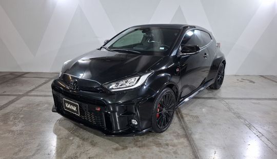Toyota • Yaris