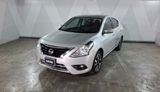 Nissan • Versa