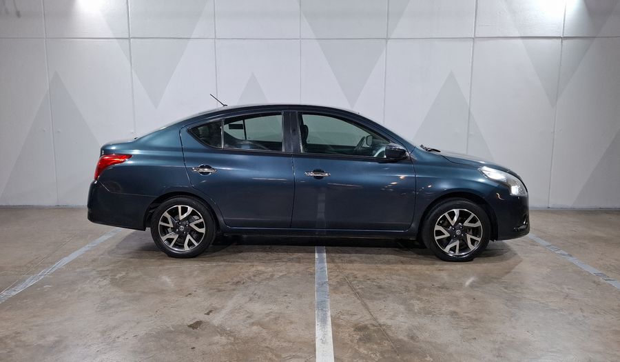 Nissan Versa 1.6 EXCLUSIVE AUTO Sedan 2017
