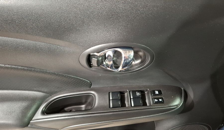 Nissan Versa 1.6 EXCLUSIVE AUTO Sedan 2017