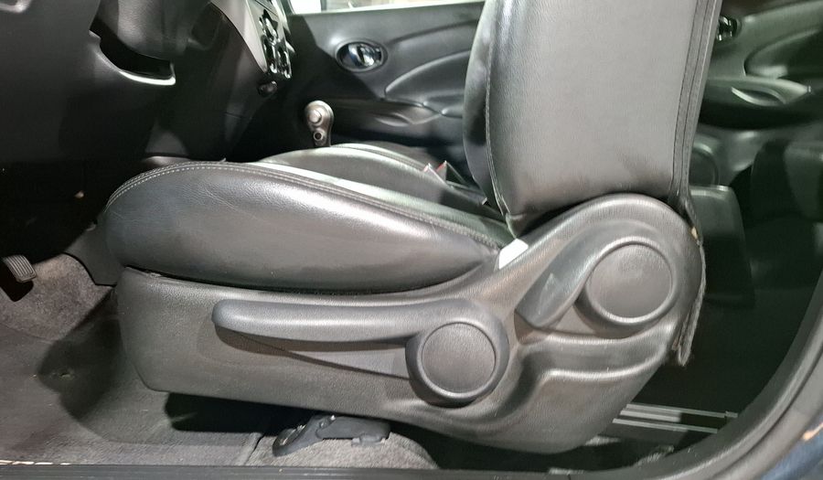 Nissan Versa 1.6 EXCLUSIVE AUTO Sedan 2017
