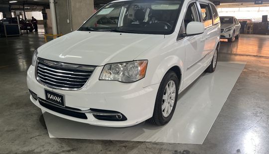 Chrysler • Town & Country