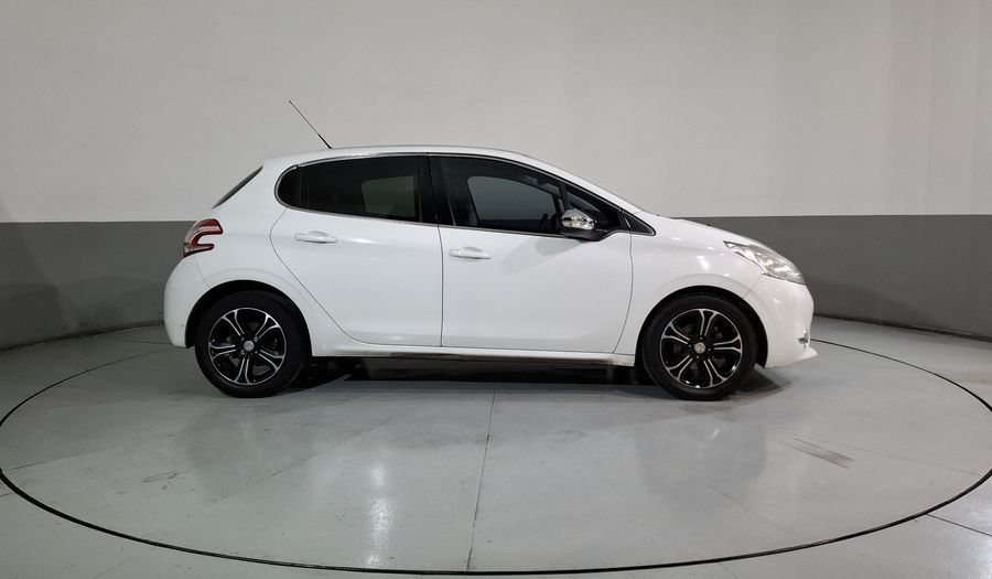 Peugeot 208 1.6 FELINE AT Hatchback 2016