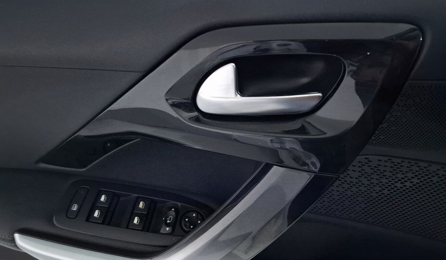 Peugeot 208 1.6 FELINE AT Hatchback 2016