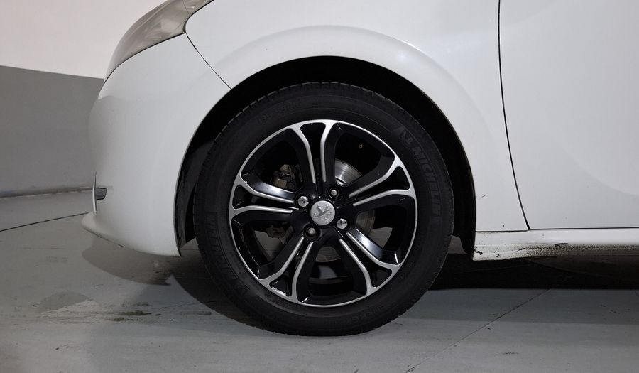 Peugeot 208 1.6 FELINE AT Hatchback 2016