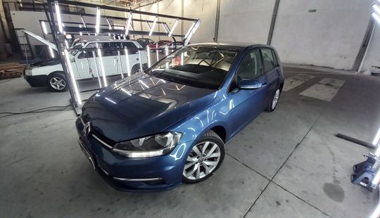 Volkswagen • Golf