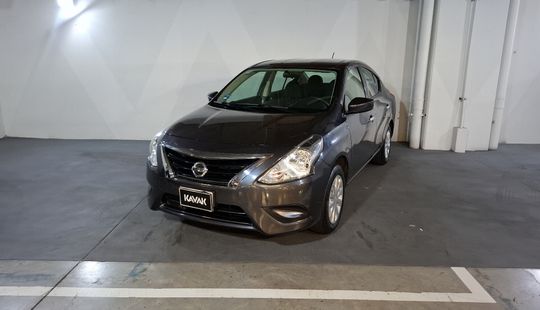 Nissan • Versa