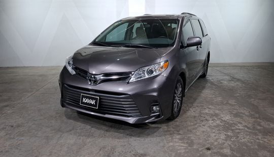 Toyota • Sienna