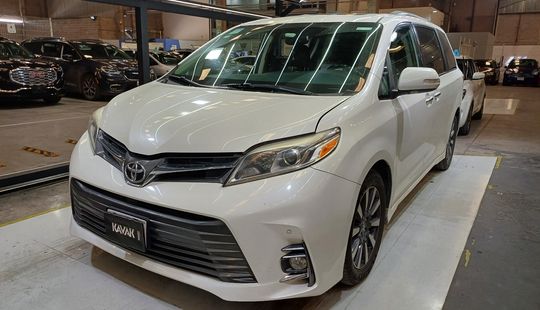 Toyota • Sienna
