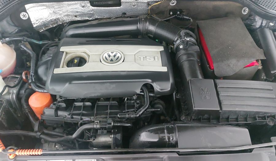 Volkswagen Beetle 2.0 TURBO DSG Hatchback 2012