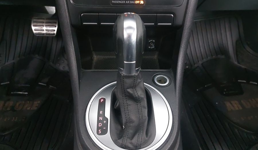 Volkswagen Beetle 2.0 TURBO DSG Hatchback 2012