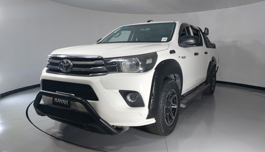Toyota • Hilux