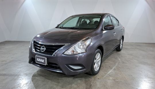 Nissan • Versa