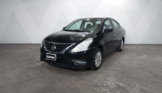 Nissan • Versa