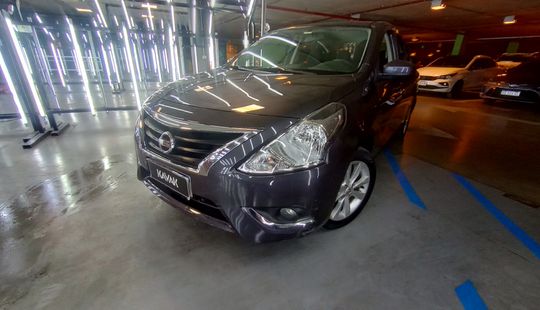 Nissan • Versa