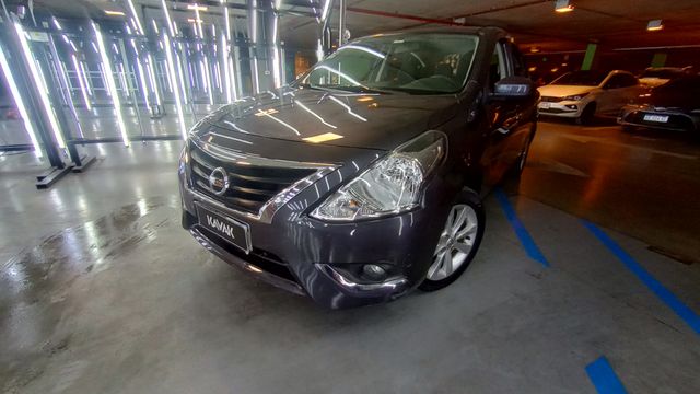 Nissan • Versa