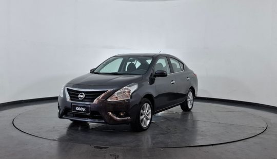 Nissan • Versa