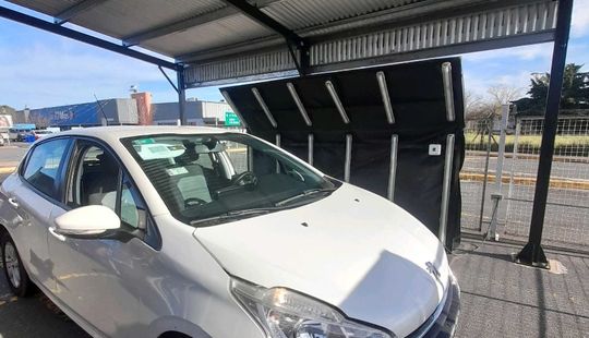 Peugeot • 208