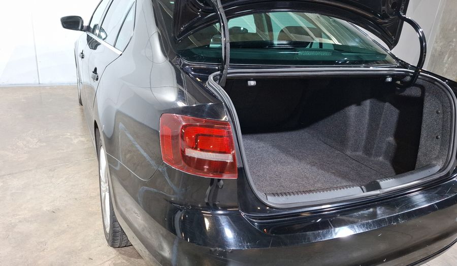 Volkswagen Jetta 2.5 SPORTLINE TIP. Sedan 2018
