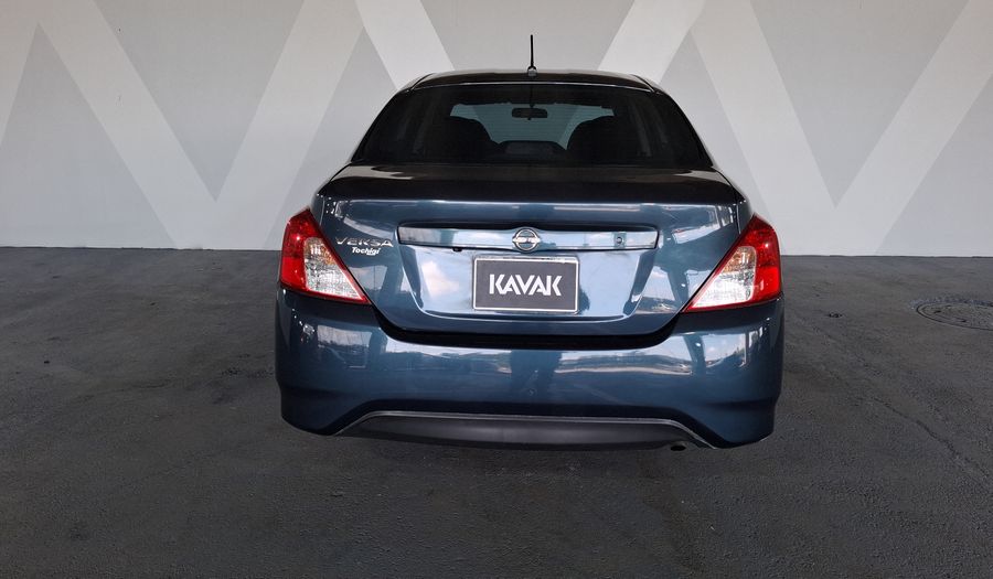 Nissan Versa 1.6 ADVANCE Sedan 2017