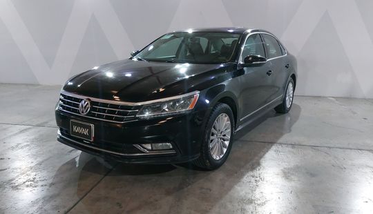 Volkswagen • Passat