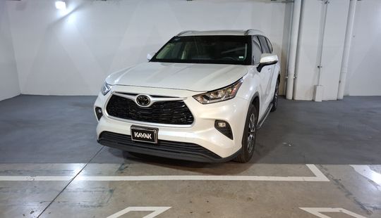 Toyota • Highlander
