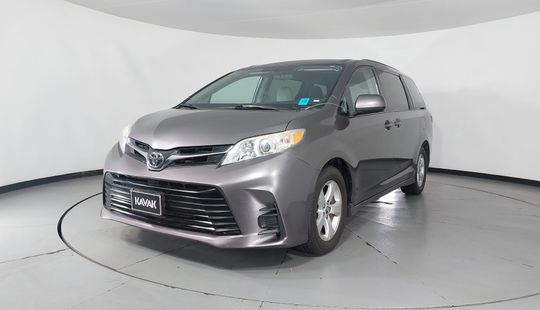 Toyota • Sienna