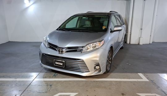 Toyota • Sienna