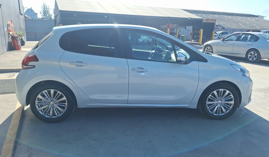 Peugeot 208 1.2 PURETECH 82 HP SIGNATURE Hatchback 2020