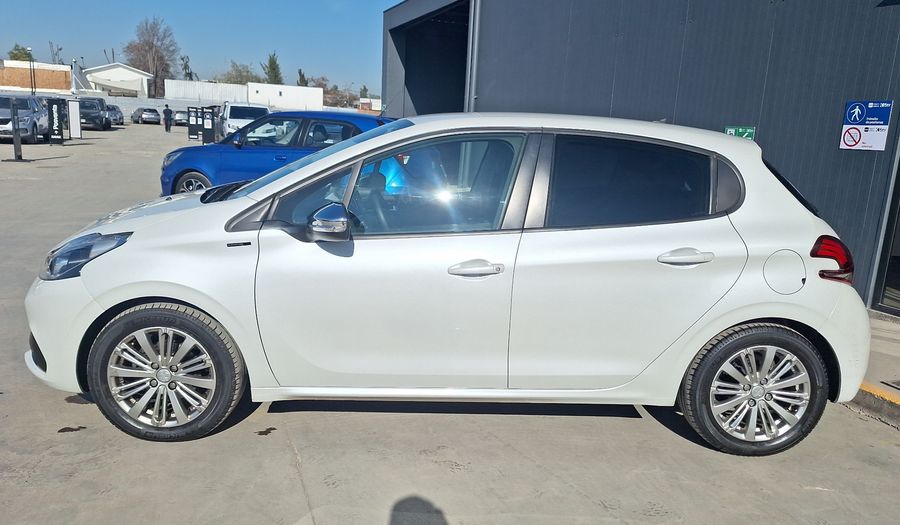 Peugeot 208 1.2 PURETECH 82 HP SIGNATURE Hatchback 2020