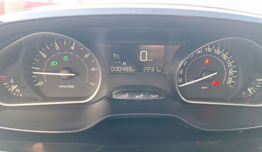 Peugeot 208 1.2 PURETECH 82 HP SIGNATURE Hatchback 2020