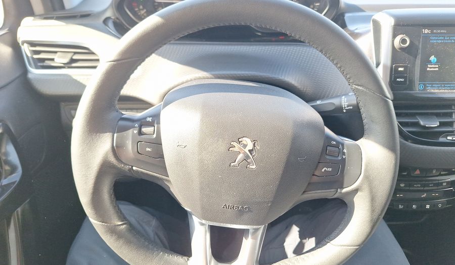 Peugeot 208 1.2 PURETECH 82 HP SIGNATURE Hatchback 2020