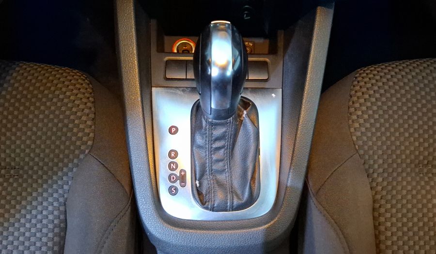 Volkswagen Jetta 2.5 STYLE TIPTRONIC Sedan 2011