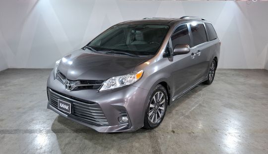 Toyota • Sienna