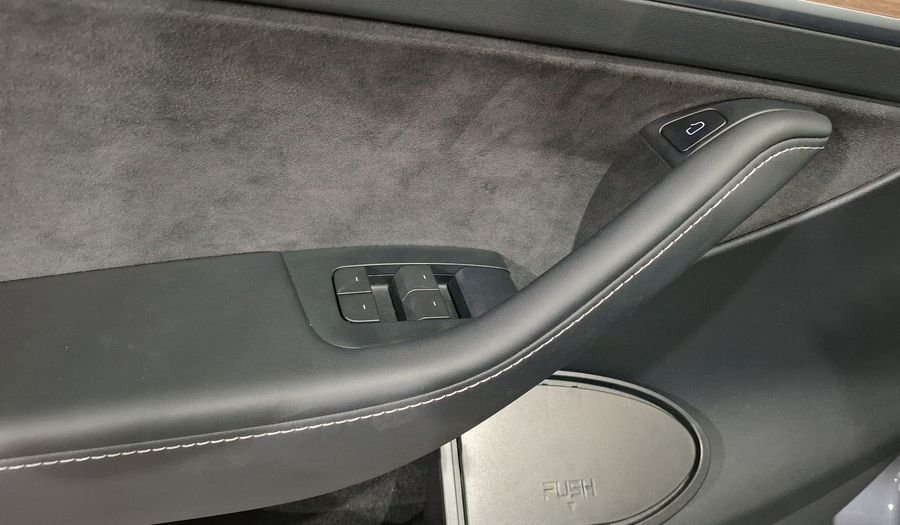 Tesla Model Y BEV RWD AUTO Suv 2023