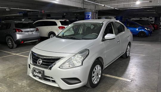 Nissan • Versa