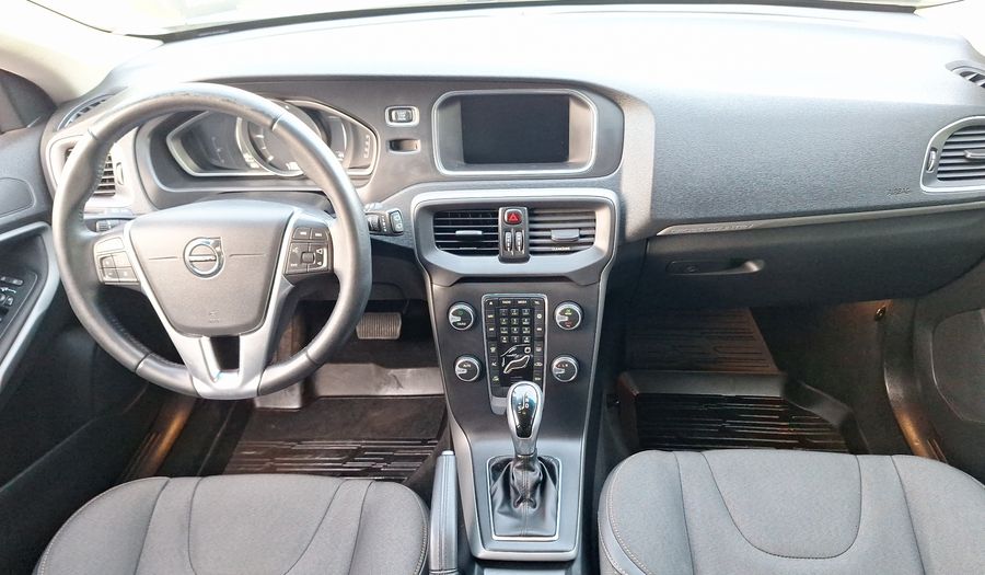 Volvo V40 2.0 D2 AUTO Hatchback 2018